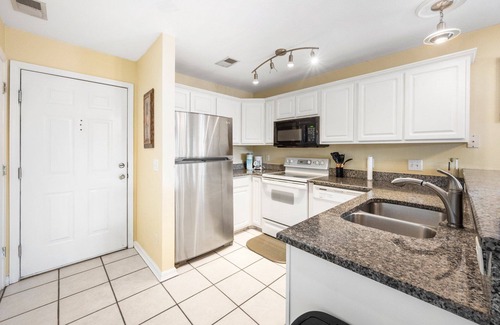 Pawleys Island Condominio | Tee Time Escape condo in Beautiful True Blue Golf Resort with Community Pool