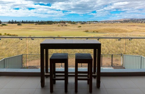 Normanville Casa | Tee Two on Troon - 21/30 Troon Drive