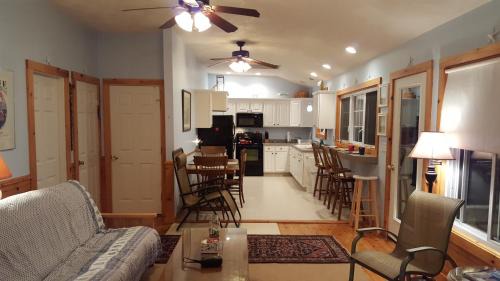 Tenants Harbor Casa | TeelCoveCottageMaine