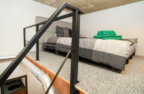 Liberty Avenue Apartamento | Teeny Tiny Lofts in Center