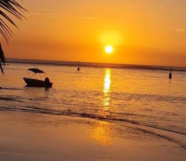 Punaauia Casa | Tehei Beach House Wifi AC Beachfront Sunset