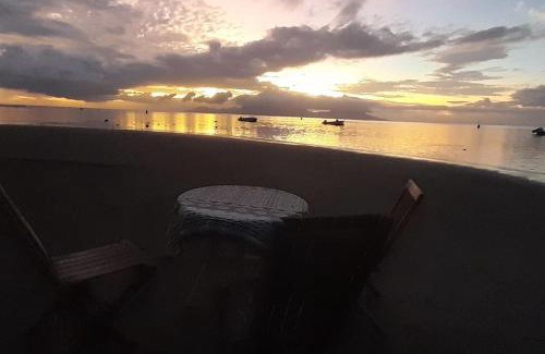 Punaauia Casa | Tehei Beach House Wifi AC Beachfront Sunset