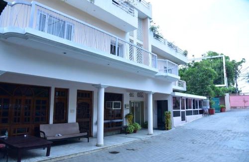 Hazratganj Hotel | Tekareesinn,Lucknow