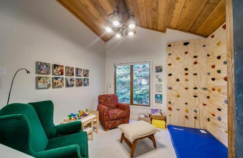 Elkhorn Village Casa | Teleidoscope Retreat