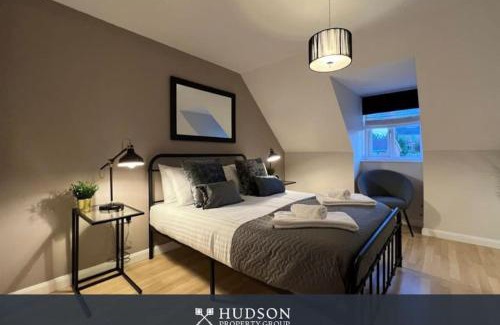 Telford Casa | Telford Townhouse with Parking and Garden