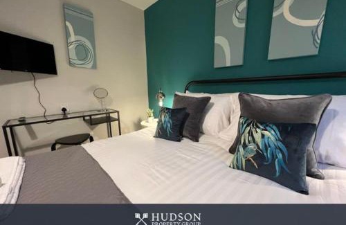 Telford Casa | Telford Townhouse with Parking and Garden