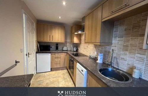 Telford Casa | Telford Townhouse with Parking and Garden