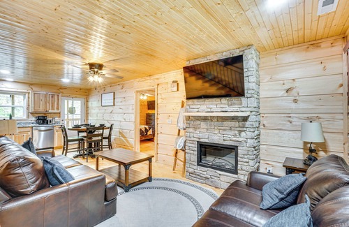 Tellico Plains Cabina | Tellico River Cabin w/ Game Room & Fire Pit!