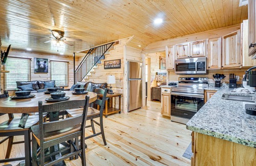 Tellico Plains Cabina | Tellico River Cabin w/ Game Room & Fire Pit!