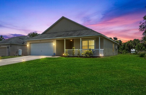 Port Malabar Casa | TellyCares Home- spacious 3/2, sleeps 8 people