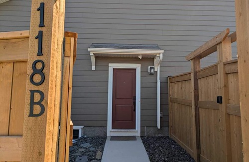 Southwest Calgary Casa | Temi's Cozy Space