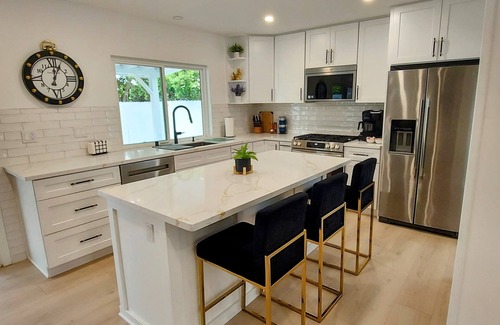 Thousand Oaks Casa | Temp Housing For Insurance/Work/Travel/Remodel!