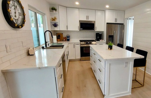 Thousand Oaks Casa | Temp Housing For Insurance/Work/Travel/Remodel!