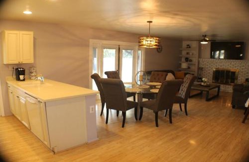 Tempe Casa | Tempe Escape with Heated Pool, Billiards & Firepit Fun