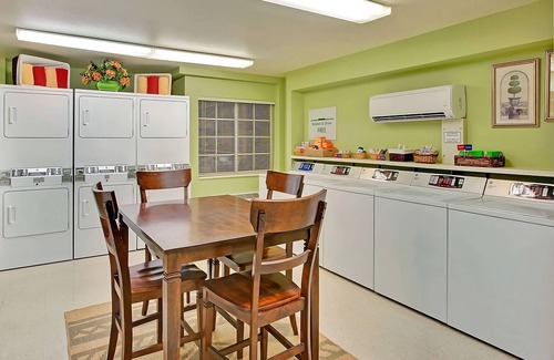 Tempe Hotel | Tempe's Hidden Gem! 4 Spacious Units, Full Kitchen, Outdoor Pool, Pets Allowed!