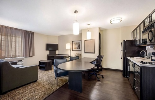 Tempe Hotel | Tempe's Hidden Gem! 4 Spacious Units, Full Kitchen, Outdoor Pool, Pets Allowed!