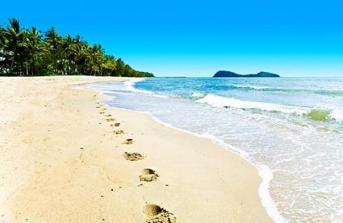 Palm Cove Apartamento | Temple 121 Modern Spacious Palm Cove 2 Brm 2 Bth Resort Apartment With Courtyard
