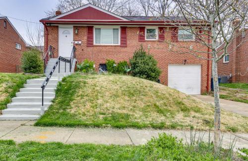 Temple Hills Casa | Temple Hills Home with Private Backyard Less Than 9 Mi to DC