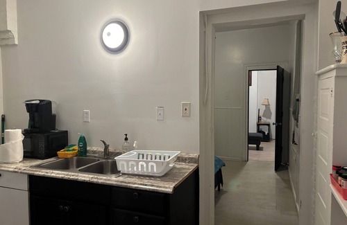 North Philadelphia Apartamento | Temple Hospital First Floor with Backyard