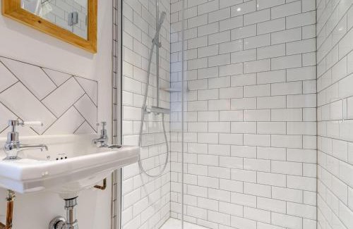 Leyburn Casa | Temple House