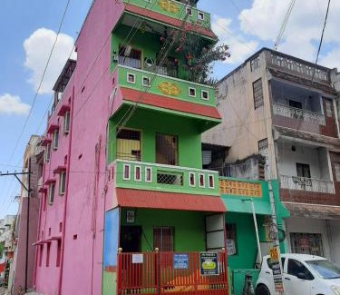 Kanchipuram Casa | Temple View Guest House Non AC and No Car Parking Near Kamatchi Amman Temple