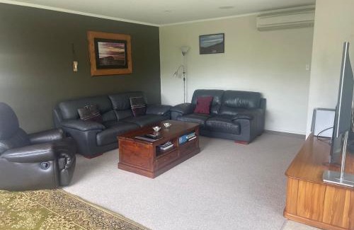 Taupo Casa | Tempting on Tui - Private home near Taupo CBD