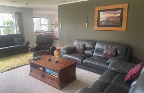 Taupo Casa | Tempting on Tui - Private home near Taupo CBD