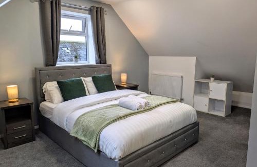 Telford Casa | Tempting Telford 4 bed house