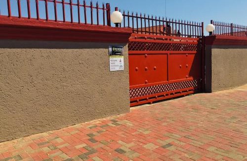 Mahikeng Casa | Tenacity Guesthouse - Riviera Park