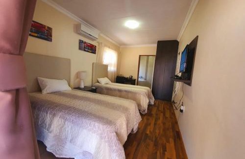 Mahikeng Casa | Tenacity Guesthouse - Riviera Park