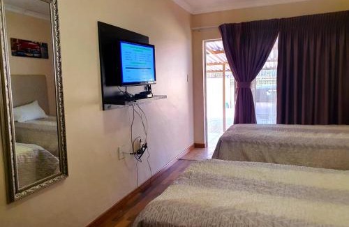 Mahikeng Casa | Tenacity Guesthouse - Riviera Park