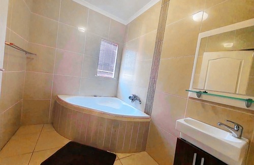 Mahikeng Cabina | Tenacity Mafikeng Guesthouse - 7