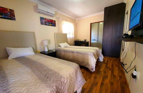 Mahikeng Cabina | Tenacity Mafikeng Guesthouse - 7