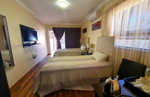 Mahikeng Casa | Tenacity Mafikeng Guesthouse - 4 in Mahikeng