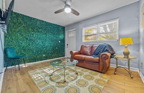 Mechanicsville Casa | Tenement treasure - Renovated Mechanicsville Apt