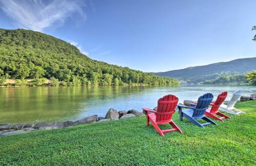 Chattanooga Casa | Tenn River Cabin with Hot Tub - 10 Mi to Chattanooga