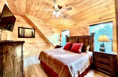 Pigeon Forge Casa | Tennessee Oasis Pool Cabin