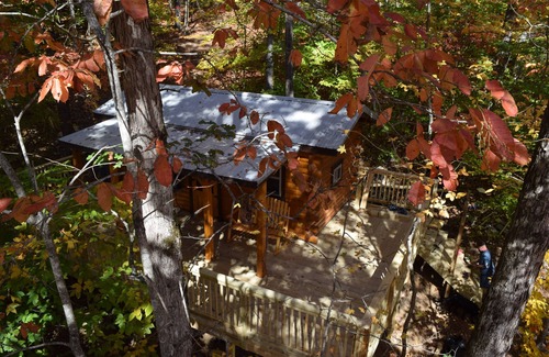 Whiteside Cabina | Tennessee River Gorge® #1 Mt. Treehouse "Amish built"
