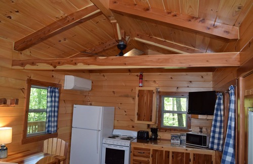 Whiteside Cabina | Tennessee River Gorge® Mt. #2 Treehouse "Amish Built"