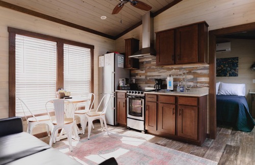 Gatlinburg - Pigeon Forge Cabaña | "Tennessee State of Mind"- Riverfront Tiny Home in the Smoky Mountains