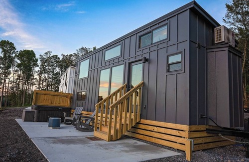 Lupton City Casa | Tennessee Wall at Mountain's Ledge
