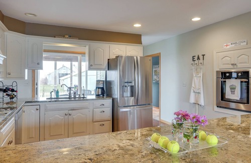 Charles City Cabaña | Tennis Court & Deck: Pet-friendly Charles City Gem