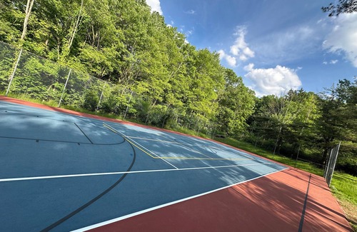 Canfield Cabina | Tennis court