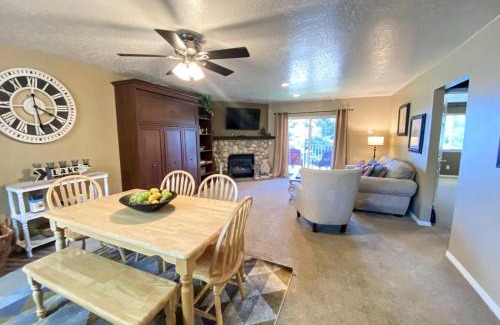 Harbor Village Casa | Tennis View Condo 201