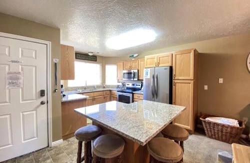 Harbor Village Casa | Tennis View Condo 201