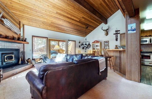 Mammoth Lakes Condominio | Tennis Village 14 Pet-Friendly, Spacious, Comfortable, Great Complex Amenities by RedAwning