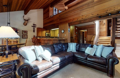 Mammoth Lakes Condominio | Tennis Village 14 Pet-Friendly, Spacious, Comfortable, Great Complex Amenities by RedAwning