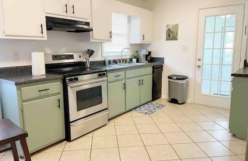 Decatur Casa | Tennyson House-3 bedrooms of convenience and ease
