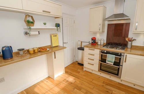 Totland Bay Casa | TENNYSON VIEW, family friendly, with a garden in Totland