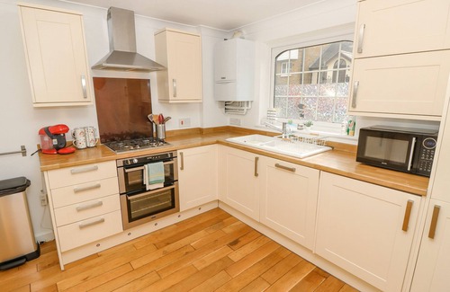 Totland Bay Casa | TENNYSON VIEW, family friendly, with a garden in Totland
